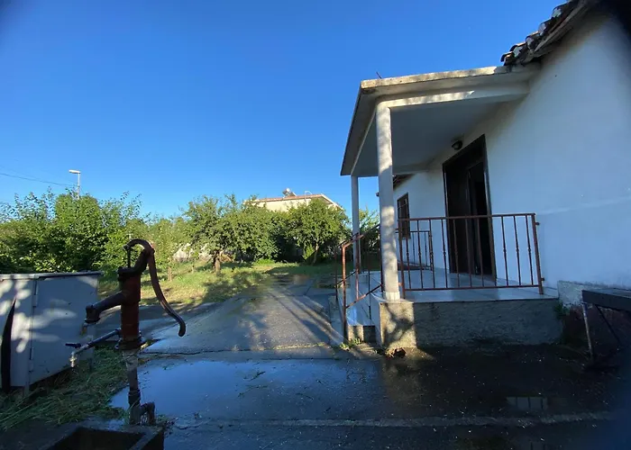 Village House * Szkodra