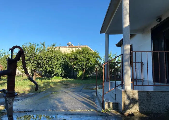 Village House * Szkodra